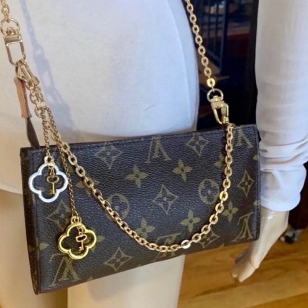 🚫SOLD🚫 LV Pouch Gm💥Sharp Super Attractive Trendy Stylish💥w/accessories7.85” - Picture 4 of 16